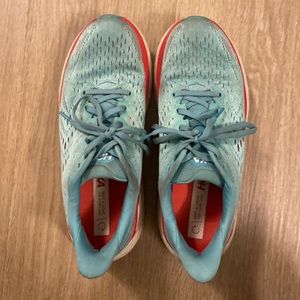 Hoka Clifton 8 size 8